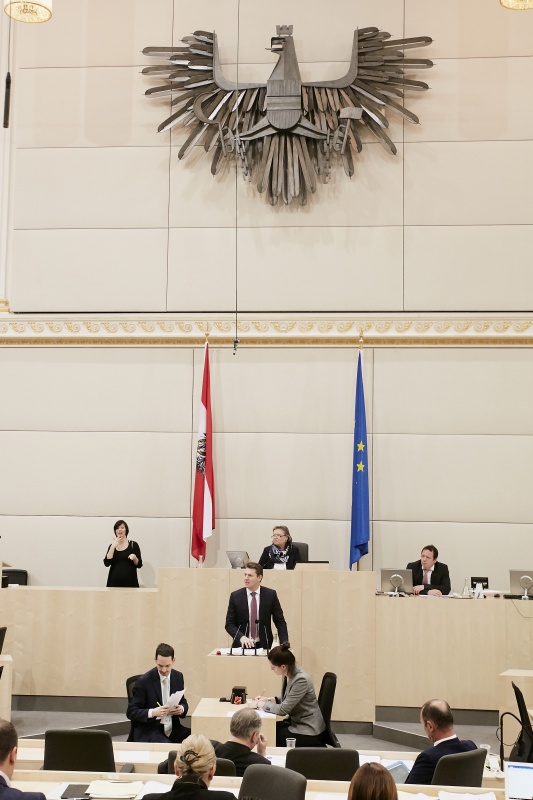 Nationalratsabgeordneter Markus Tschank (F) am Rednerpult