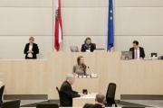 Nationalratsabgeordnete Susanne Fürst (F) am Rednerpult