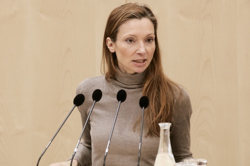 Nationalratsabgeordnete Susanne Fürst (F) am Rednerpult