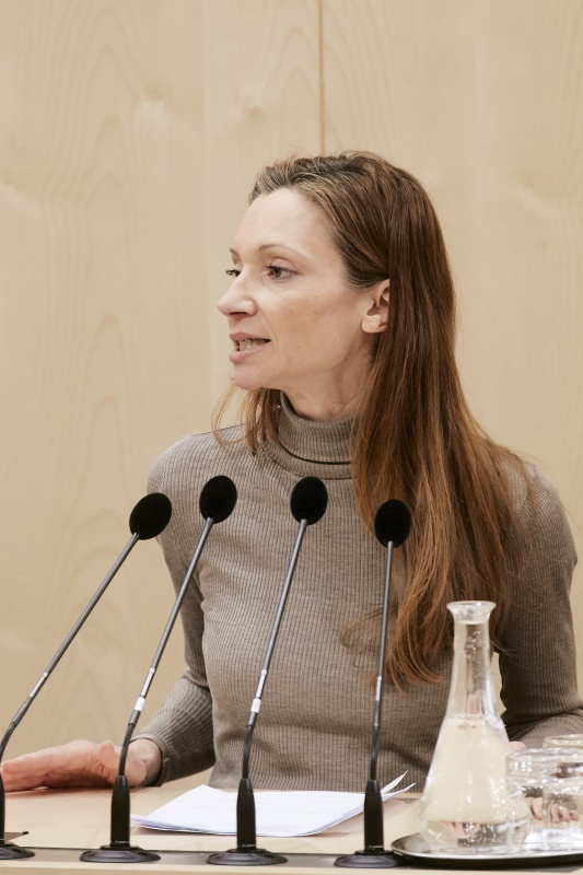 Nationalratsabgeordnete Susanne Fürst (F) am Rednerpult