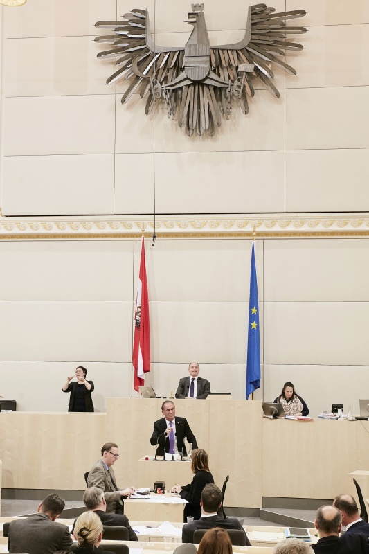 Nationalratsabgeordneter Gabriel Obernosterer (V) am Rednerpult