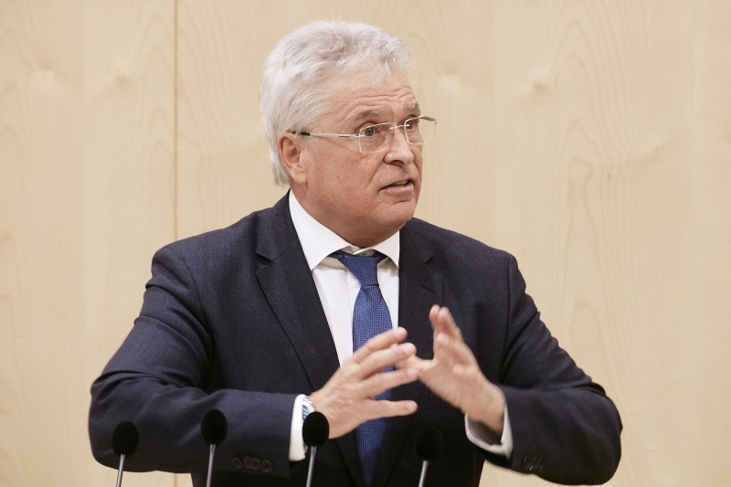 Nationalratsabgeordneter David Lasar (F) am Rednerpult