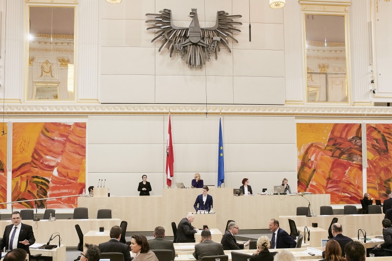 Nationalratsabgeordneter Douglas Hoyos-Trautmansdorff (N) am Rednerpult