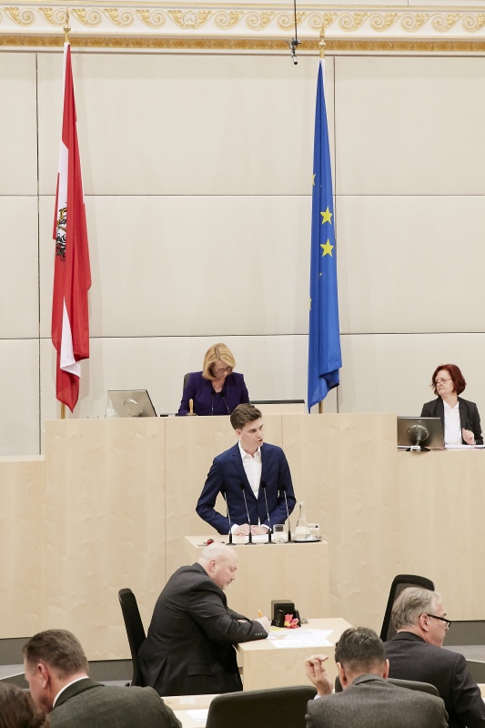 Nationalratsabgeordneter Douglas Hoyos-Trautmansdorff (N) am Rednerpult