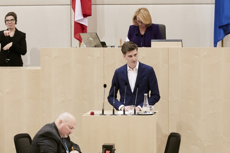 Nationalratsabgeordneter Douglas Hoyos-Trautmansdorff (N) am Rednerpult