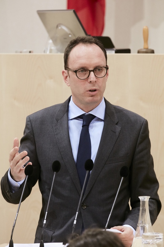 Nationalratsabgeordneter Andreas Ottenschläger (V) am Rednerpult