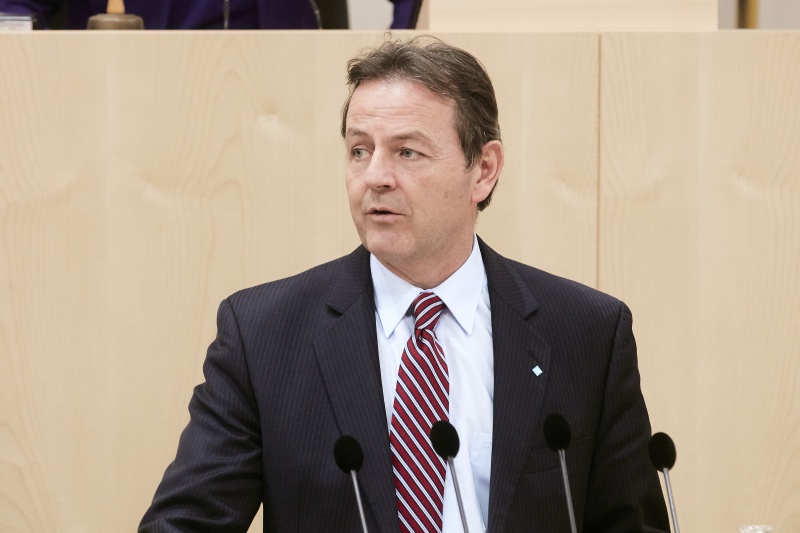 Nationalratsabgeordneter Nikolaus Berlakowich (V) am Rednerpult