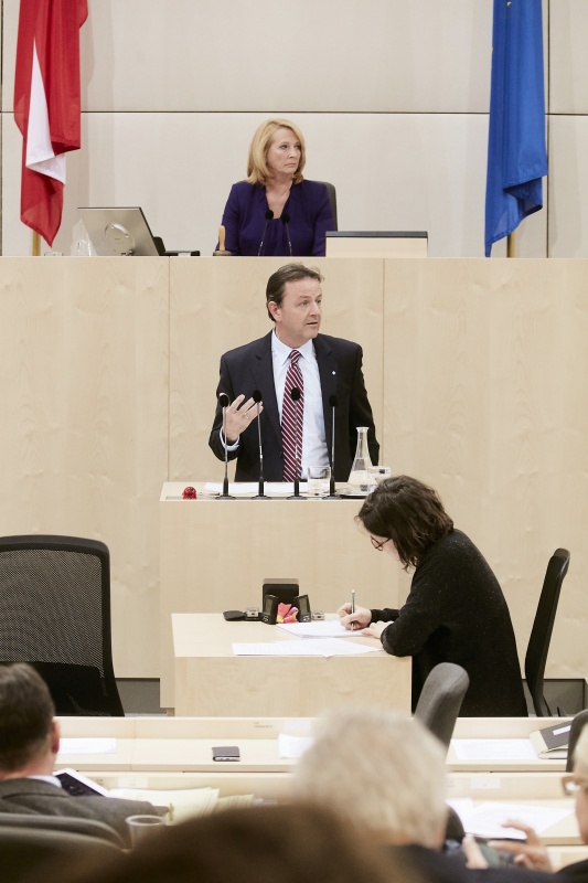 Nationalratsabgeordneter Nikolaus Berlakowich (V) am Rednerpult