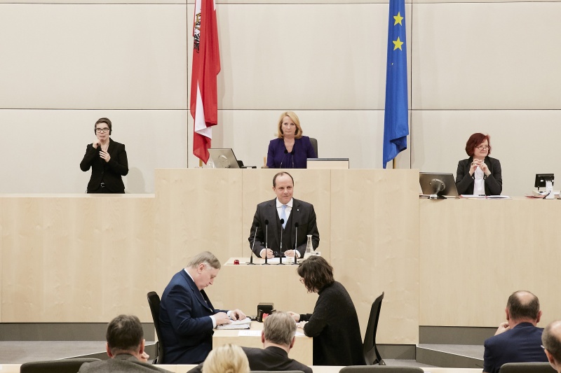 Nationalratsabgeordneter Christoph Stark (V) am Rednerpult