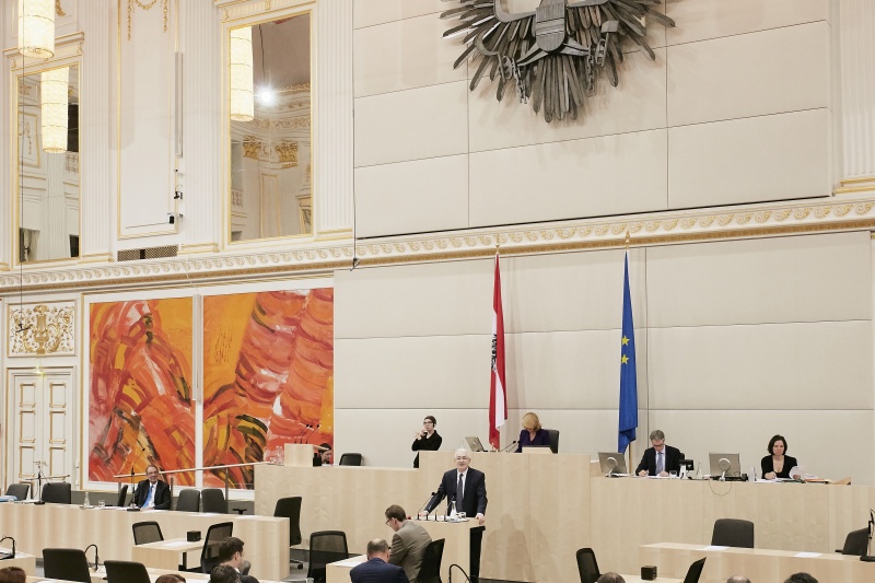 Nationalratsabgeordneter Martin Graf (F) am Rednerpult