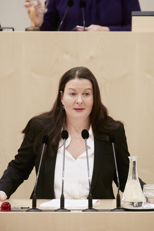 Nationalratsabgeordnete Karin Doppelbauer (N) am Rednerpult