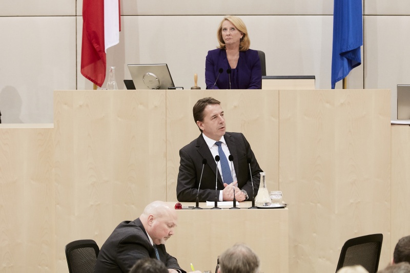 Nationalratsabgeordneter Erwin Angerer (F) am Rednerpult