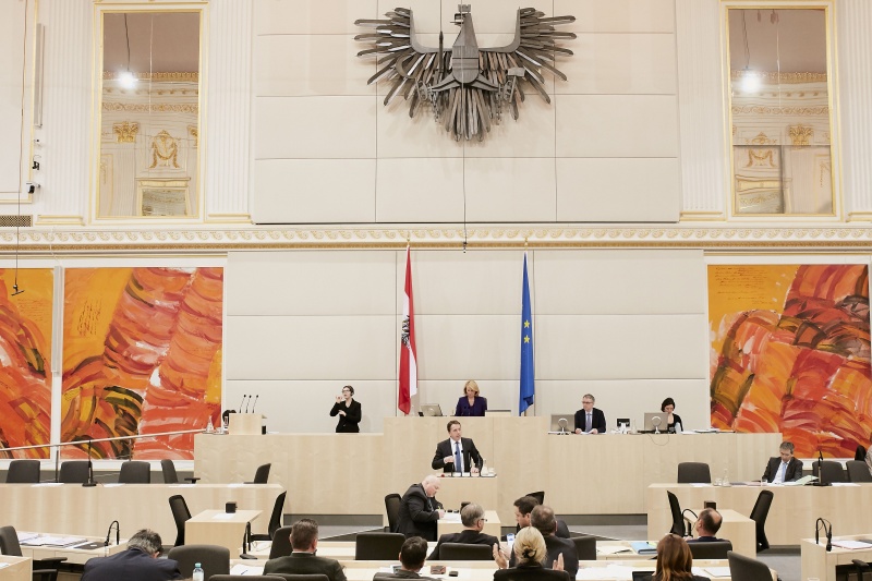 Nationalratsabgeordneter Erwin Angerer (F) am Rednerpult