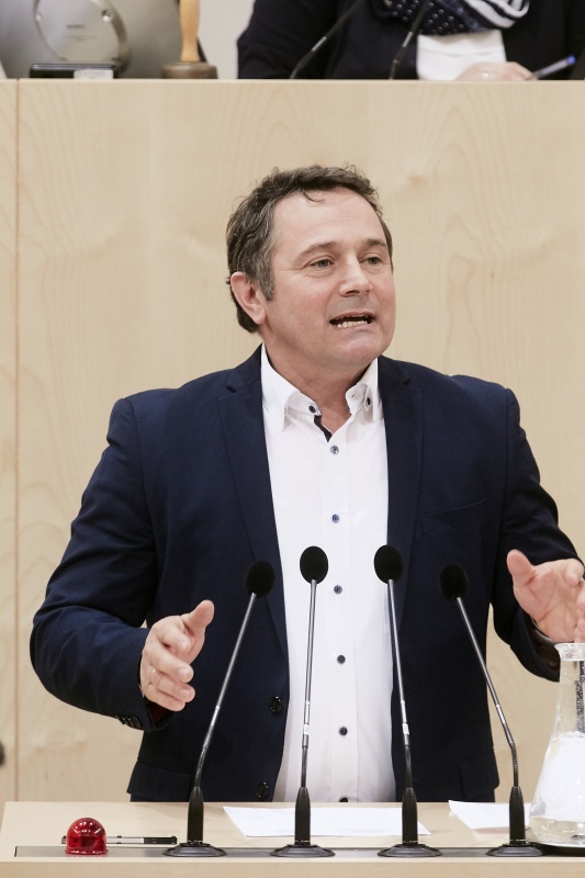 Nationalratsabgeordneter Norbert Sieber (V) am Rednerpult