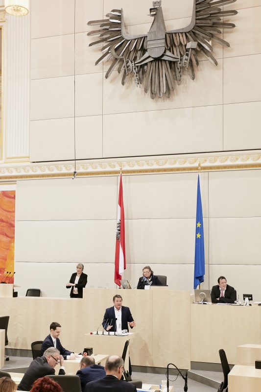 Nationalratsabgeordneter Norbert Sieber (V) am Rednerpult