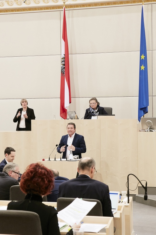 Nationalratsabgeordneter Norbert Sieber (V) am Rednerpult