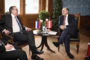 Aussprache von links: Botschafter der Russischen Föderation in Österreich Dmitrij Ljubinskij, Nationalratspräsident Wolfgang Sobotka (V)