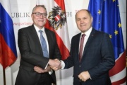 Von links: Botschafter der Russischen Föderation in Österreich Dmitrij Ljubinskij, Nationalratspräsident Wolfgang Sobotka (V)