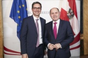 von rechts: Nationalratspräsident Wolfgang Sobotka (V), Landeshauptmann von Südtirol Arno Kompatscher