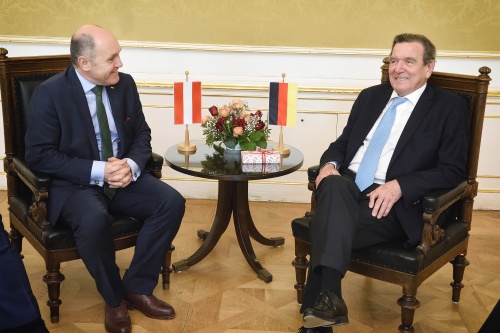 Aussprache. Von links: Nationalratspräsident Wolfgang Sobotka (V), Bundeskanzler a.D. der Bundesrepublik Deutschland Gerhard Schröder