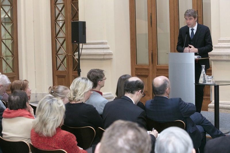 Einleitende Worte durch Philipp Ther Professor für Geschichte Ostmitteleuropas und Vorstand des Instituts für Osteuropäische Geschichte an der Universität Wien