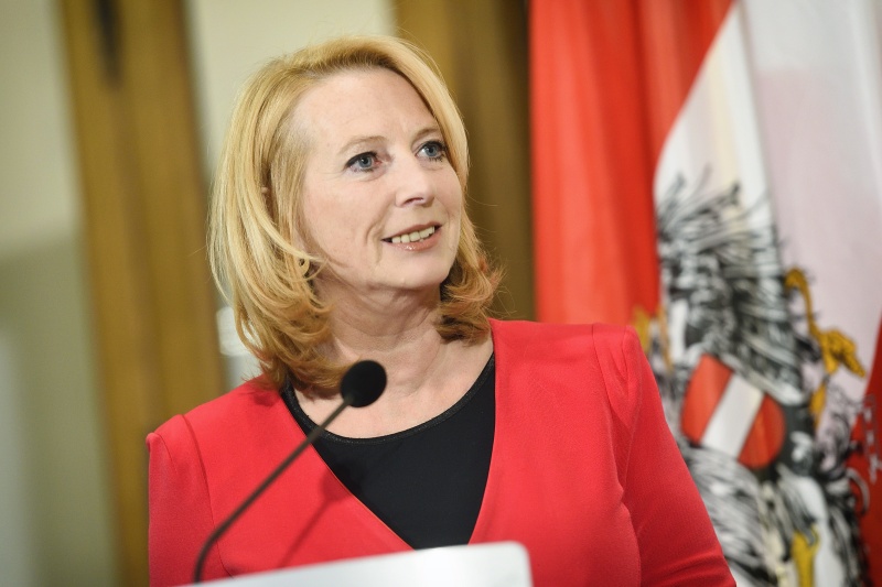 Begrüßung durch die Zweite Nationalratspräsidentin Doris Bures (S)