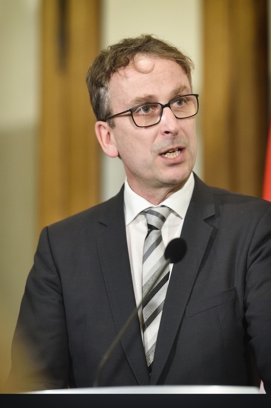 Einleitende Worte vom Verlegerischen Geschäftsführer Molden Verlag Matthias Opis