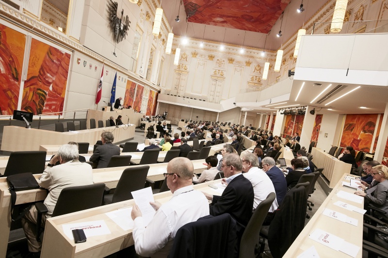 Eröffnung durch Bundesratspräsident Reinhard Todt (S) am Präsidium