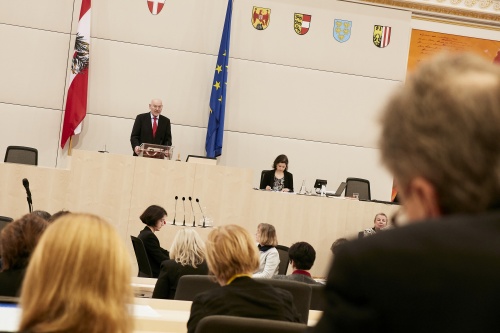 Eröffnung durch Bundesratspräsident Reinhard Todt (S) am Präsidium
