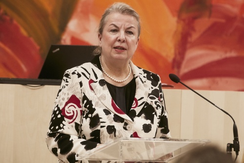 Bundesministerin für Arbeit, Soziales, Gesundheit und Konsumentenschutz Beate Hartinger-Klein (F)
