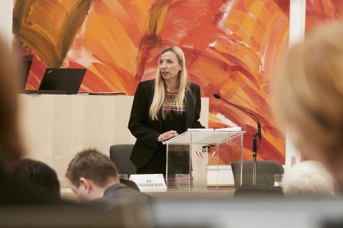 Bundesministerin für Frauen, Familie und Jugend im BKA Juliane Bogner-Strauß (V)