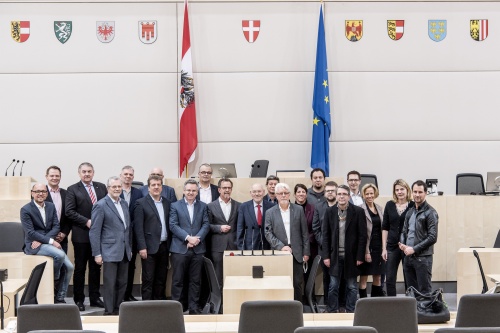 Bundesratspräsident Reinhard Todt (S) (Mitte) mit Vertretern der Landtage
