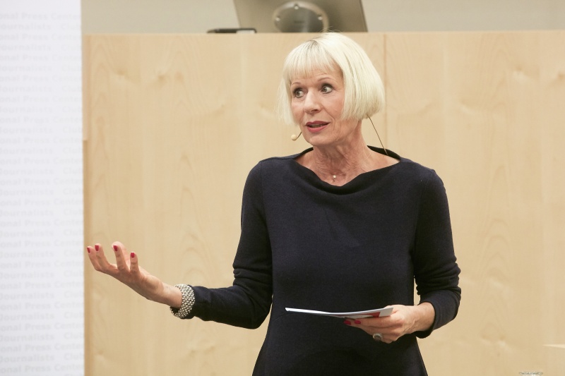 Moderation durch Heilwig Pfanzelter