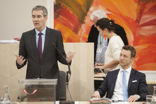 Finanzminister Hartwig Löger (V) bei seiner Budgetrede