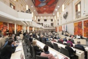 Blick Richtung Nationalratsabgeordnete während der Budgetrede von Finanzminister Hartwig Löger (V) am Rednerpult