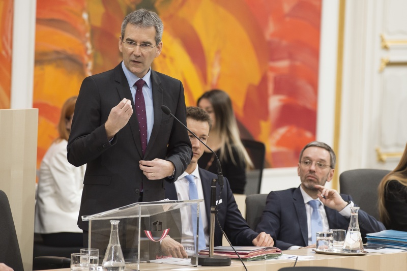 Finanzminister Hartwig Löger (V) bei seiner Budgetrede