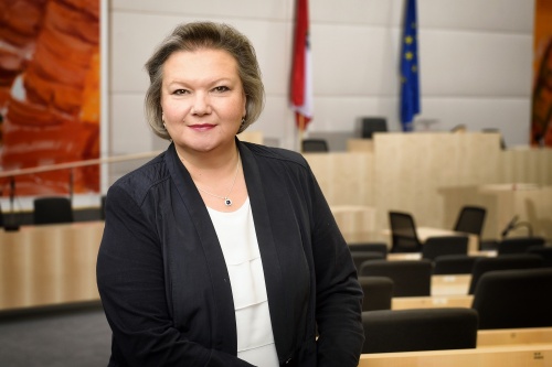 Portraitaufnahmen Dritte Nationalratspräsidentin Anneliese Kitzmüller (F)