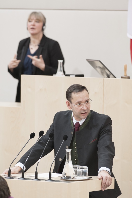 Am Rednerpult: Nationalratsabgeordneter Hermann Brückl (F)