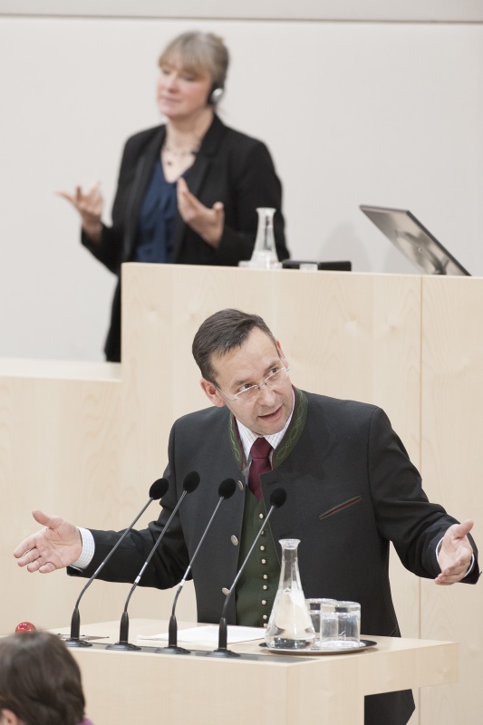 Am Rednerpult: Nationalratsabgeordneter Hermann Brückl (F)