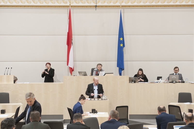 Am Rednerpult: Nationalratsabgeordneter Dominik Schrott (V). Am Präsidium: Nationalratspräsidentin Anneliese Kitzmüller (F)