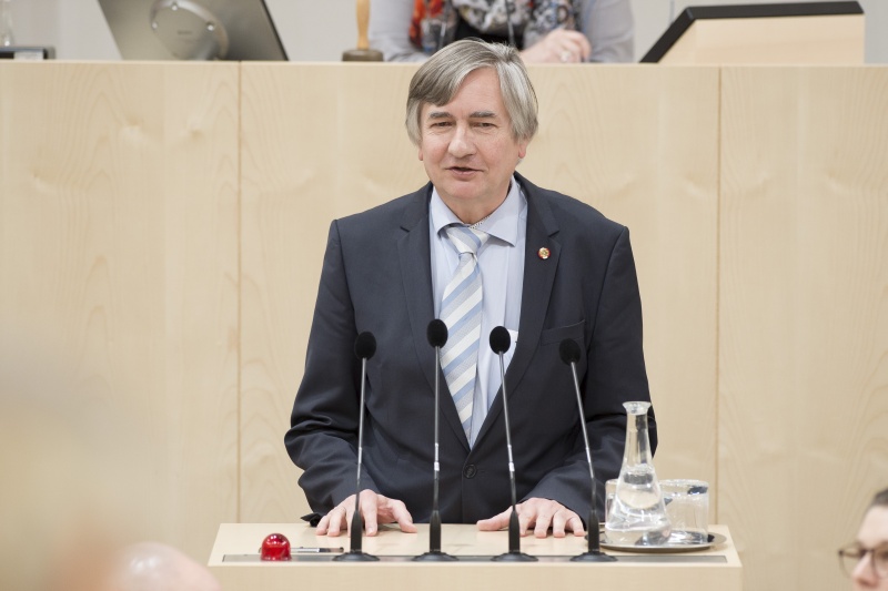 Am Rednerpult: Nationalratsabgeordneter Josef Smolle (V)