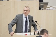 Am Rednerpult: Nationalratsabgeordneter Harald Troch (S)