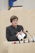 Am Rednerpult: Nationalratsabgeordnete Birgit Silvia Sandler (S)