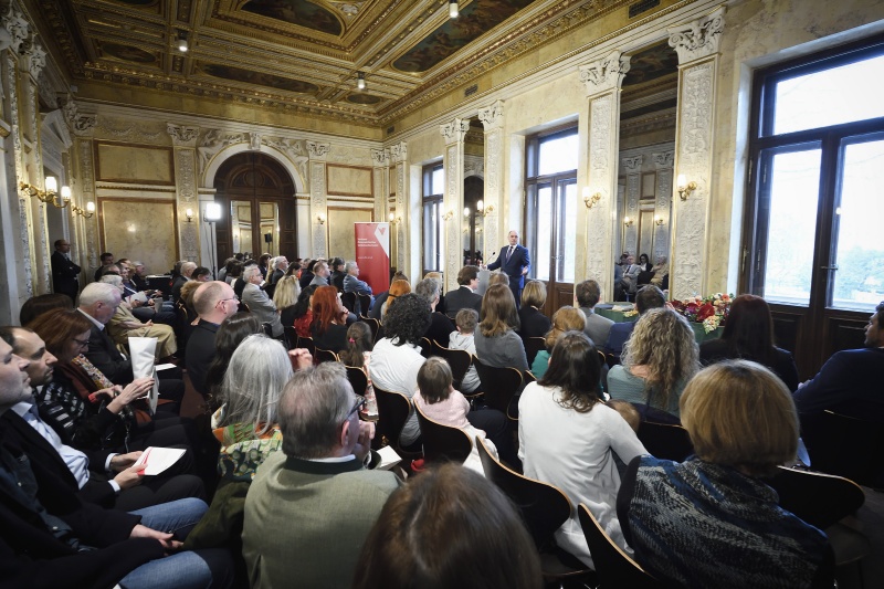 Begrüßung durch Nationalratspräsident Wolfgang Sobotka (V). Blick Richtung VeranstaltungsteinehmerInnen