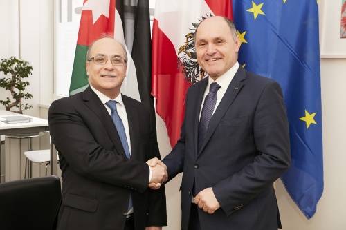 von rechts: Nationalratspräsident Wolfgang Sobotka (V), Botschafter des Haschemitischen Königreichs Jordanien  Hussam Abdullah Hasan Ghodayeh al Husseini