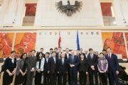 Gruppenfoto mit Nationalratspräsident Wolfgang Sobotka (V) (Mitte rechts) und der chinesischen Delegation