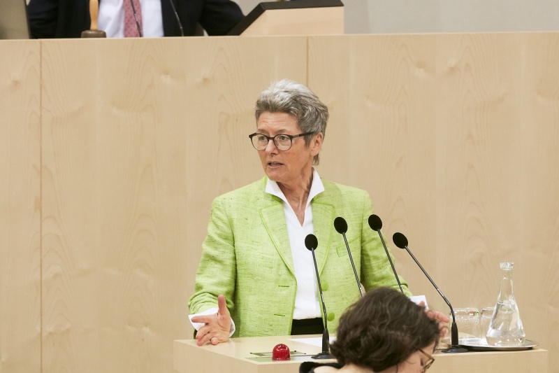 Bundesrätin Heidelinde Reiter (OF) am Rednerpult