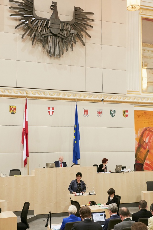 Bundesrätin Marianne Hackl (V) am Rednerpult