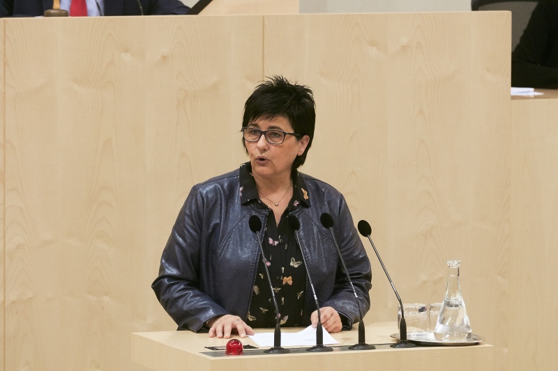 Bundesrätin Marianne Hackl (V) am Rednerpult