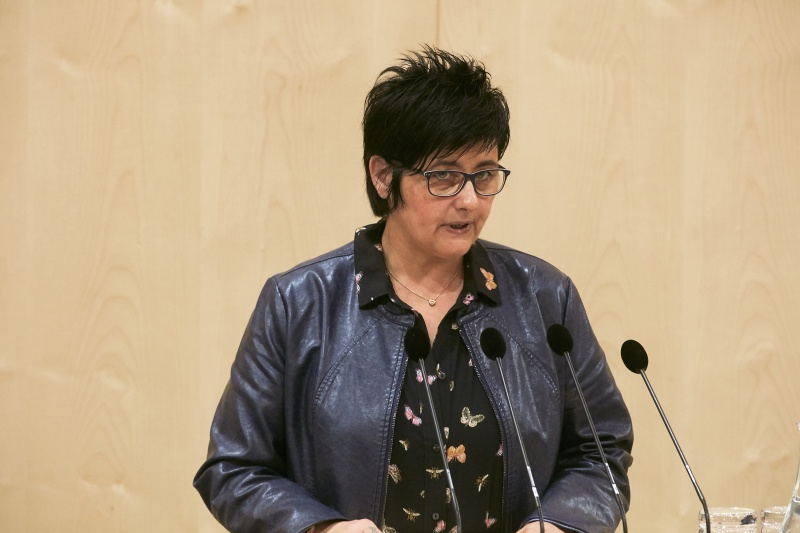 Bundesrätin Marianne Hackl (V) am Rednerpult